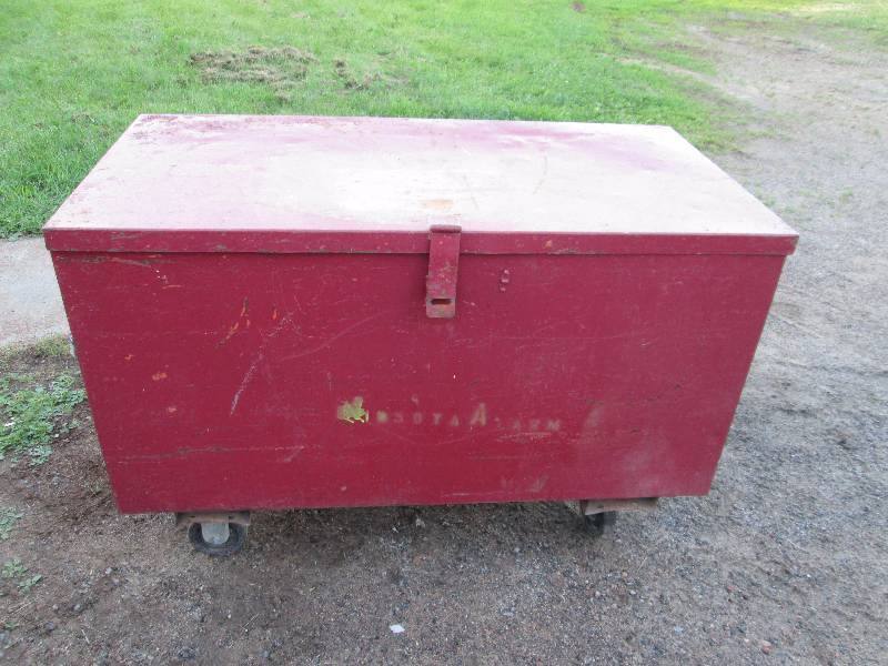 lot 17 image: Mobile Contractors Job Box