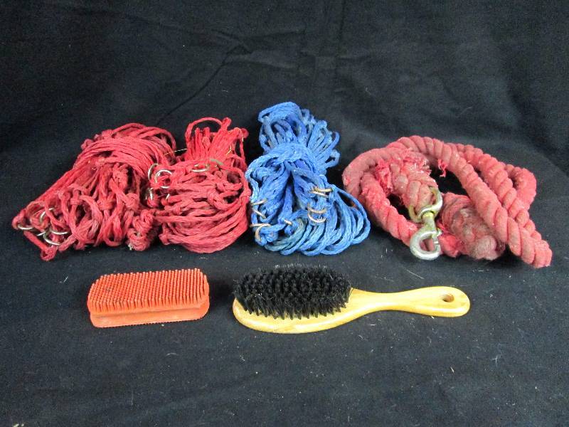 lot 20 image: Hay Bags & Lead