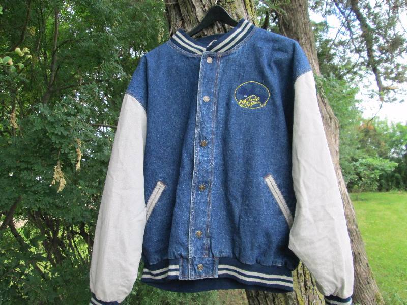 lot 21 image: Time Square Sports Wear Jacket
