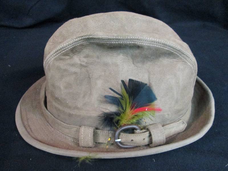 lot 22 image: Hats