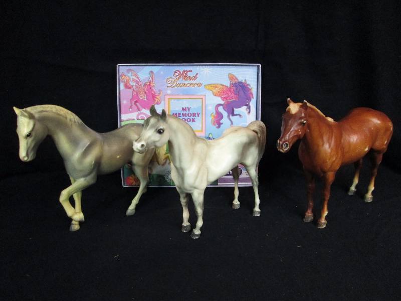 lot 28 image: Large Breyer Horses