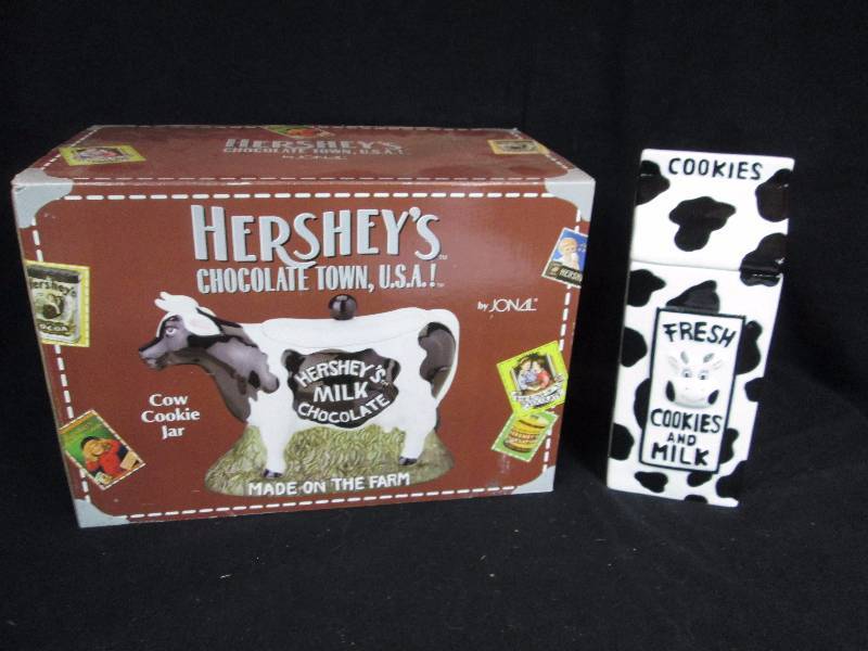 lot 36 image: Cookie Jars