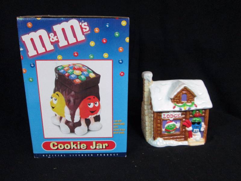 lot 37 image: Cookie Jars