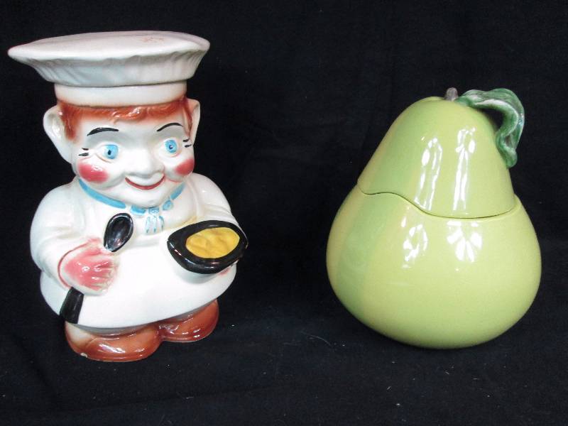 lot 38 image: Cookie Jars