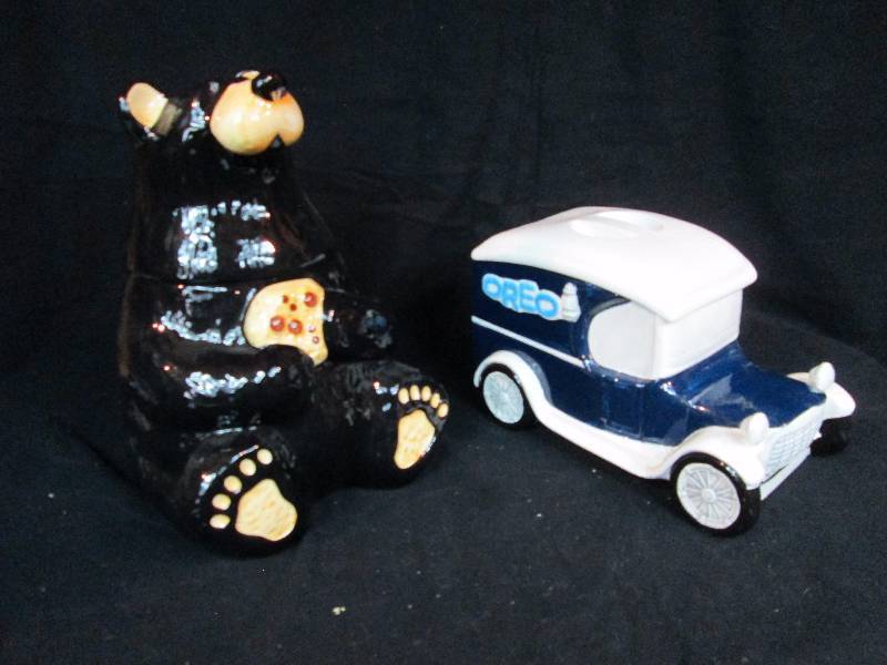 lot 42 image: Bearfoots Cookie Jar