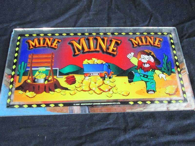 lot 68 image: Slot Machine Glass Panel