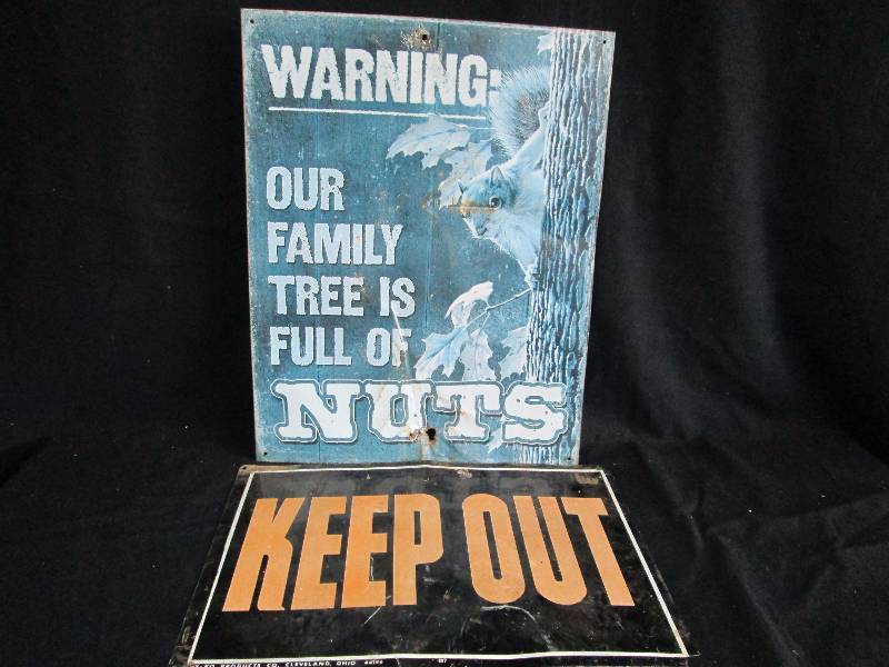 lot 77 image: Collectable Tin Sign