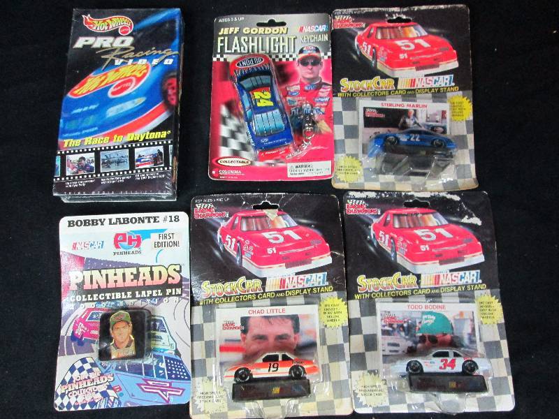 lot 99 image: Collectable  Die Cast cars