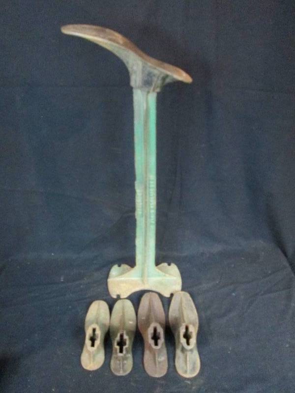 lot 131 image: Cobblers Shoe Stand