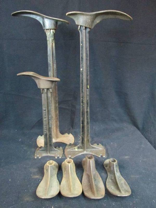 lot 133 image: Cobblers Shoe Stand
