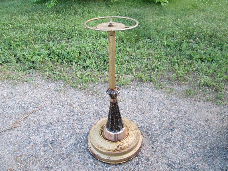 lot 155 image: Ash Tray Stand