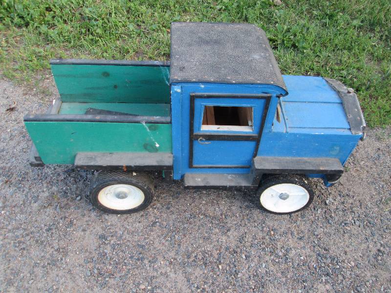 lot 171 image: Folk Art Truck