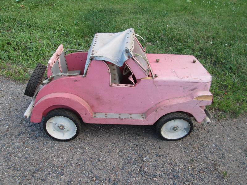 lot 172 image: Folk Art Car