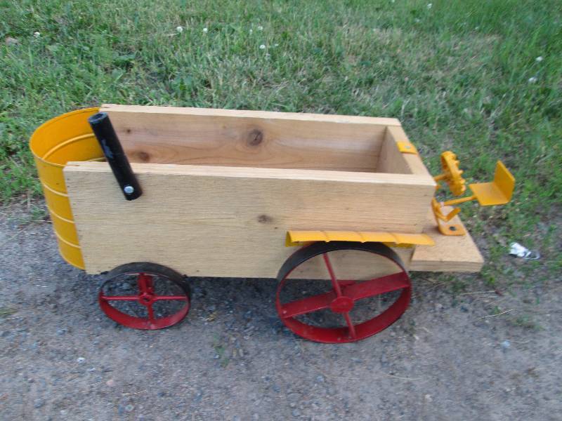 lot 174 image: Folk Art Tractor Planter