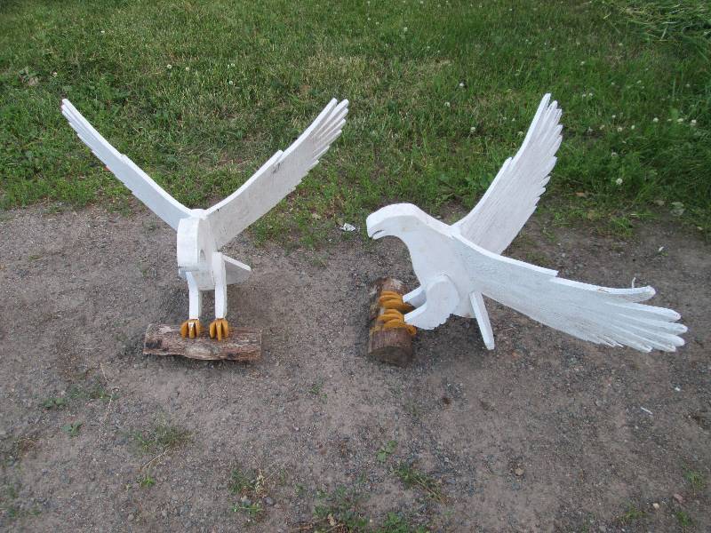 lot 176 image: Folk Art eagles
