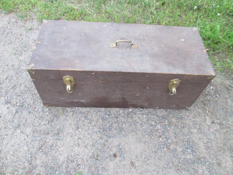 lot 178 image: Plywood Storage Box