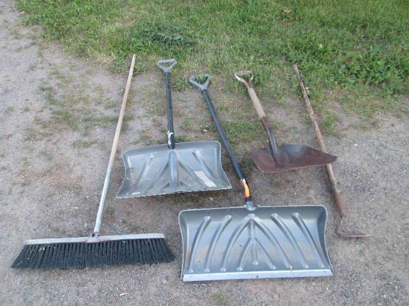 lot 183 image: Shovels & Broom