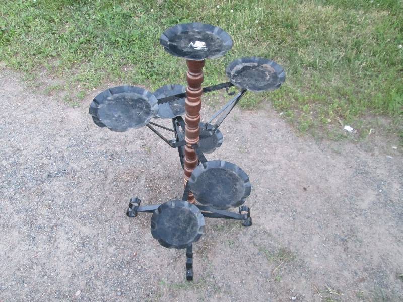 lot 191 image: Plant Stand