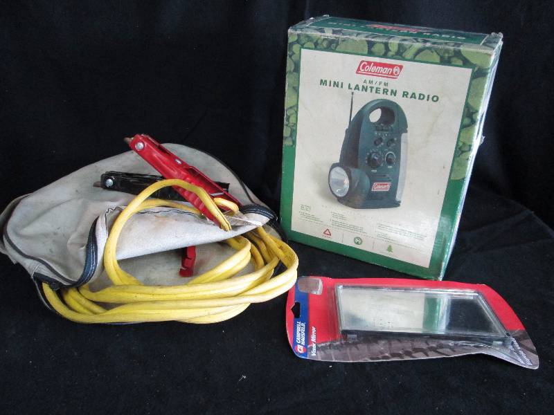 lot 206 image: Lantern Radio & Jumper Cables