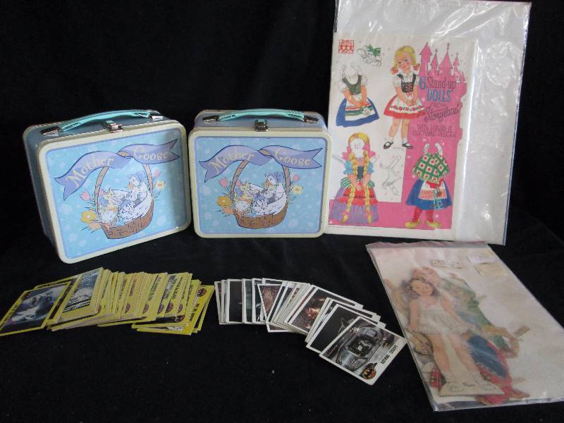 lot 207 image: Batman Cards & Paper Dolls