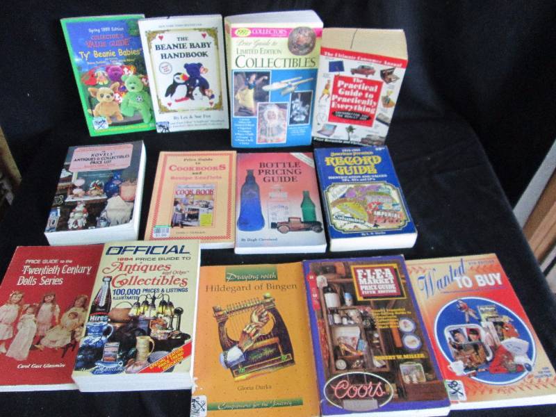 lot 222 image: Collectors Guides