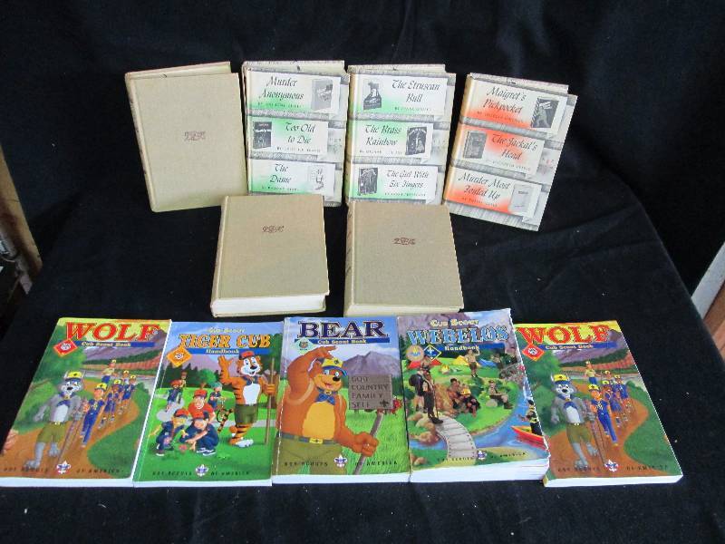 lot 225 image: Vintage Detective Book Club & Cub scouts