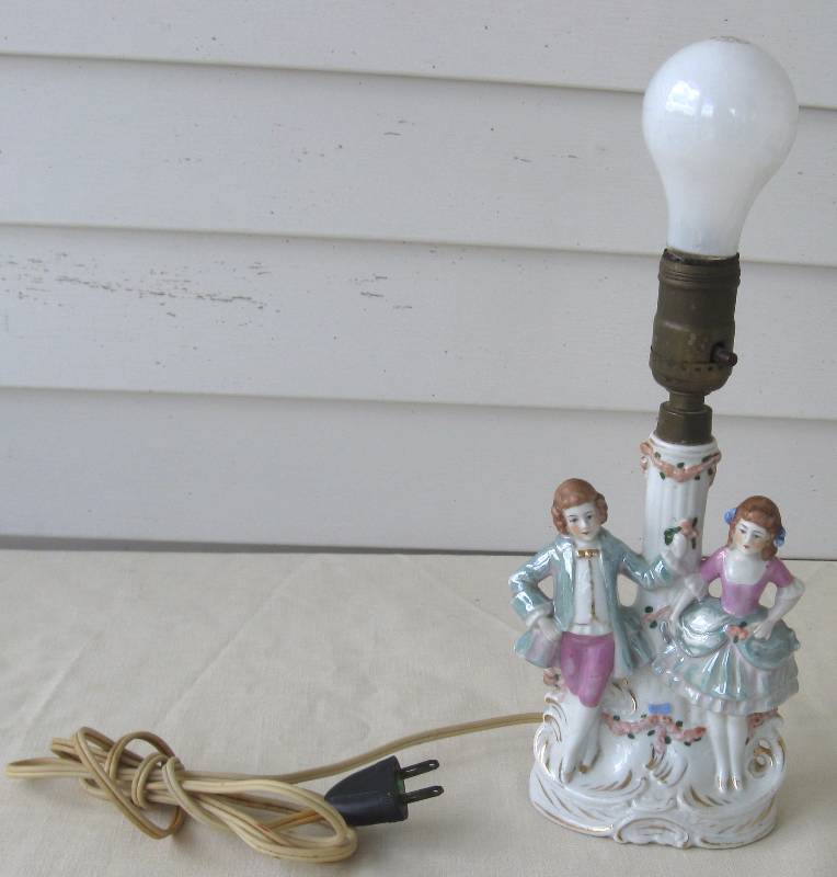 lot 14 image: Vintage, Porcelain, German Table Lamp w New Shade