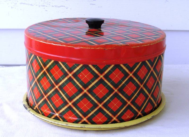 lot 19 image: Vintage Metal Cake Taker & Cookie Cutters