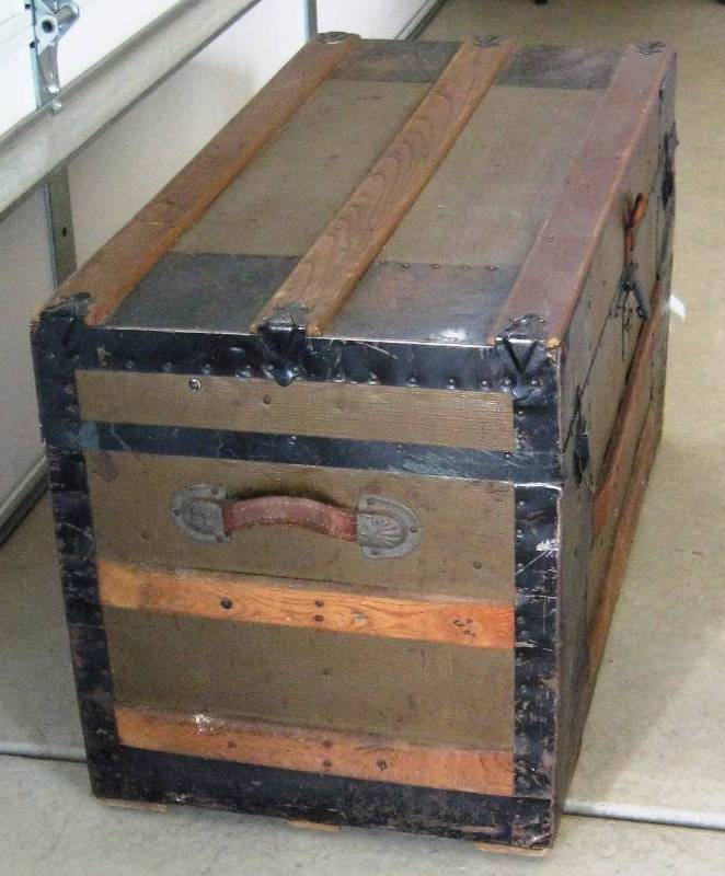 lot 2 image: Vintage, Flat Topped, Trunk