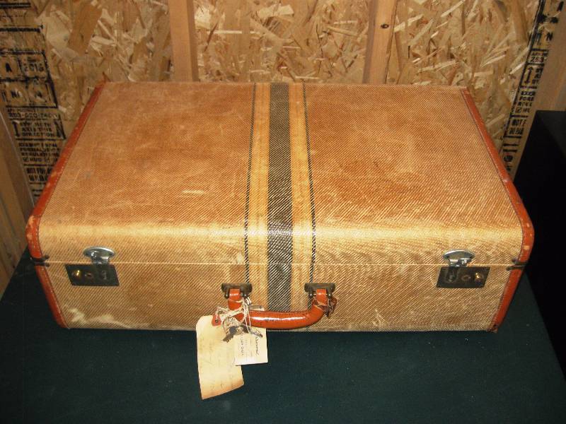 lot 11 image: (3) OLD Suitcases