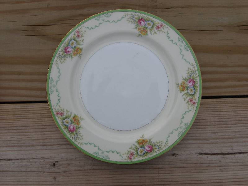 lot 56 image: Vintage, Decorative Dinner Plates