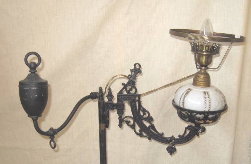 lot 12 image: Brass-toned Lamp & Black Lamp Holder Stand wLamp