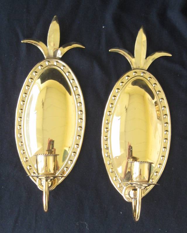 lot 50 image: Two Brass Wall Candle Holders & Decorative Up-Light