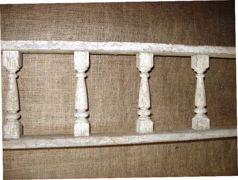 lot 103 image: Antique Exterior Gingerbread Trim Piece