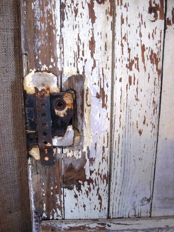 lot 102 image: Old Barn Door