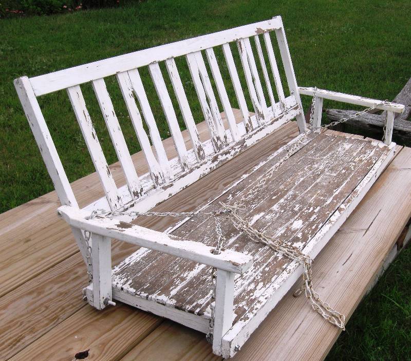 lot 105 image: Vintage, Shabby Chic, Hanging Bench Swing