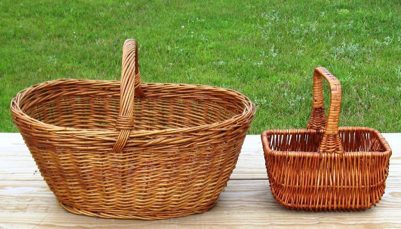 lot 111 image: Large lot of (10) antique, vintage & modern baskets