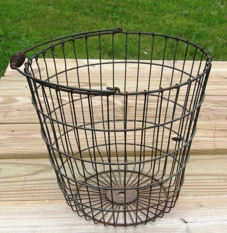 lot 110 image: (2) Vintage, Wire, Egg Baskets