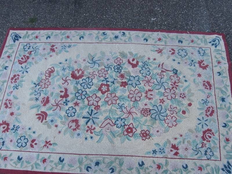 lot 77 image: Large, Vintage, (Cotton) Hand-Tied Floor Rug 61 x 96.5