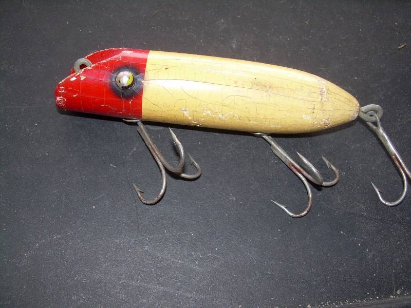 VINTAGE WOODEN FISHING LURE, ANTIQUES , COLLECTIBLES , JEWLERY , FISHING  LURES. 