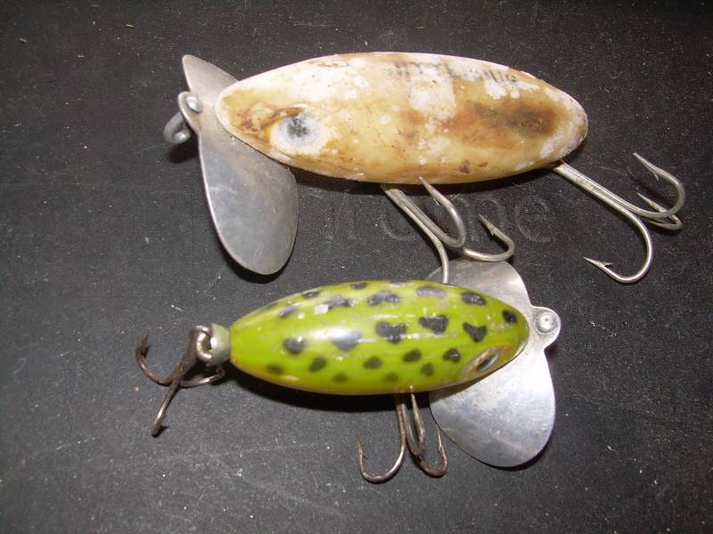 VINTAGE LITTLE BUG LURE 1 VINTAGE LURE DOESNT HABVE NAME ON IT