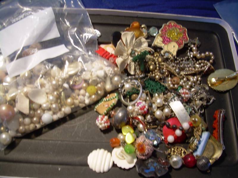 VINTAGE CRAFTING JEWLERY