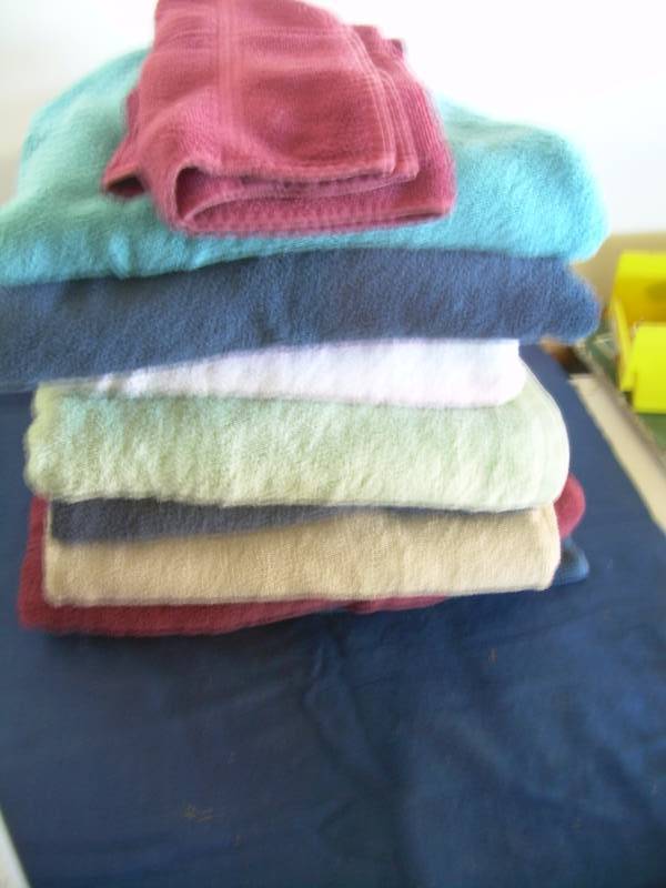 8 BATH TOWELS 2 HAND