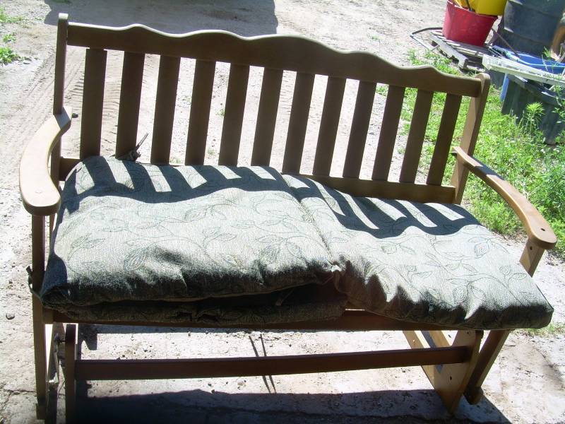 GLIDING PATIO BENCH