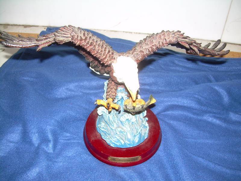 the american eagle statue