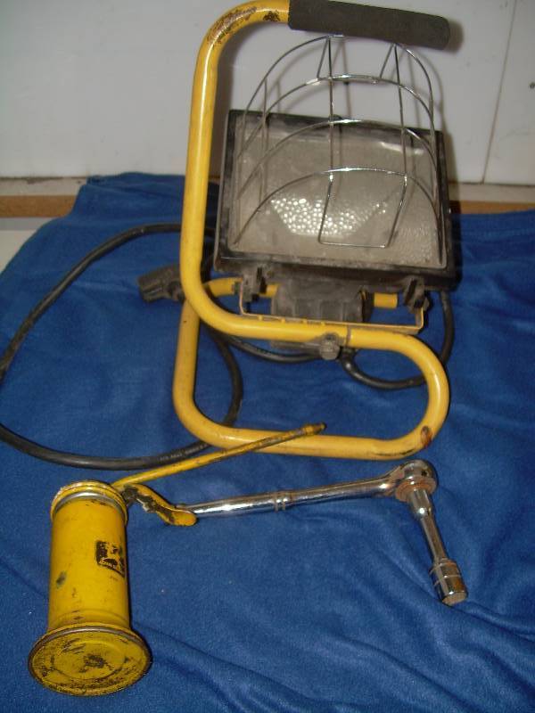 LIGHT . RATCHET , OIL CAN