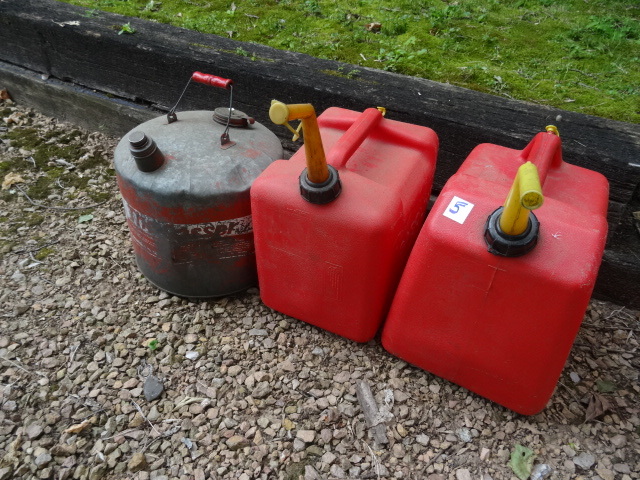 lot 5 image: 1 Metal and 2 Plastic 5 Gal. Gas Cans