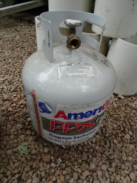 lot 10 image: 20 Lb. New Style Lp Tank