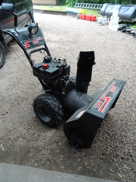 lot 29 image: Spirit Snow Thrower 10 HP Tecumsen