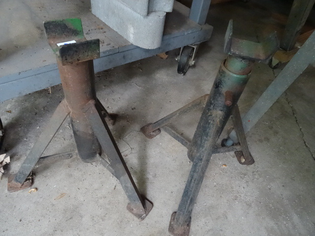 lot 249 image: 2 Heavy Duty Jack Stands